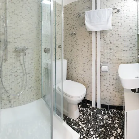 Urban Oasis With Queen Bed And View Be-13 Apartman